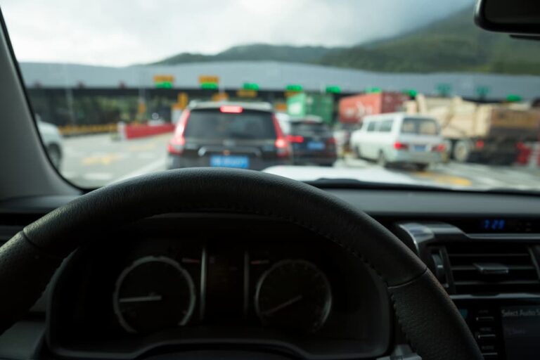 Cómo Hacer un Viaje de Carretera Ahorre dinero sin Sacrificar la Diversión